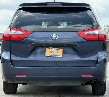 2020 Toyota Sienna SE