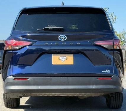 2022 Toyota Sienna LE