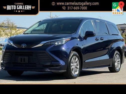 2022 Toyota Sienna LE
