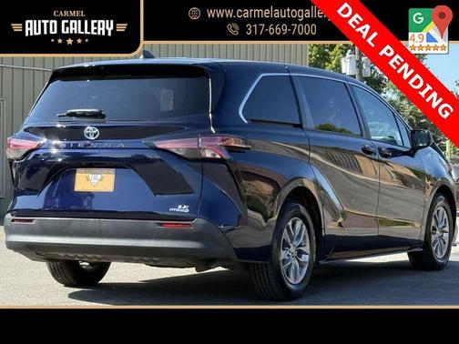 2022 Toyota Sienna LE