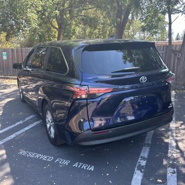 2022 Toyota Sienna LE