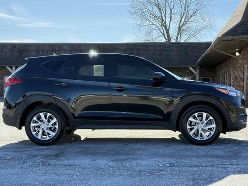 2021 Hyundai TUCSON SE