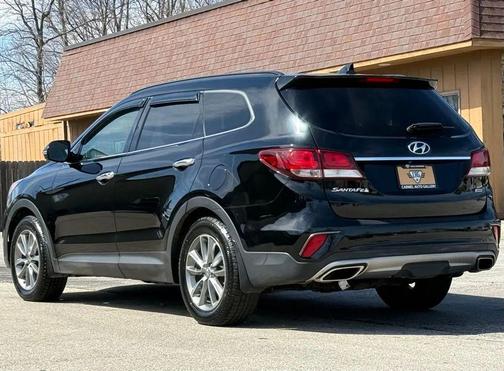 2017 Hyundai SANTA FE SE