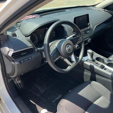 Glacier White 2019 Nissan Altima 2.5 S