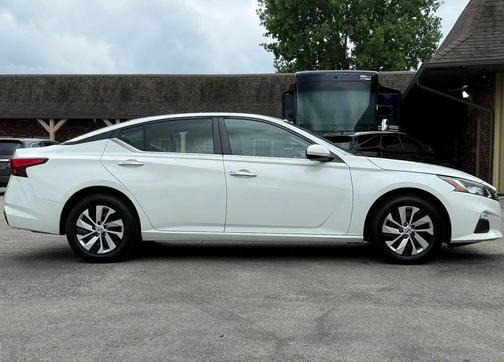 Glacier White 2019 Nissan Altima 2.5 S
