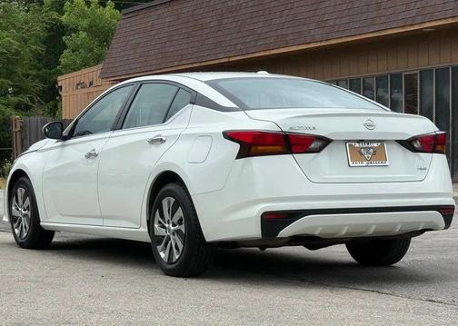 Glacier White 2019 Nissan Altima 2.5 S