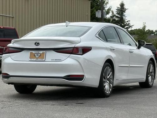2021 Lexus ES 300h Luxury