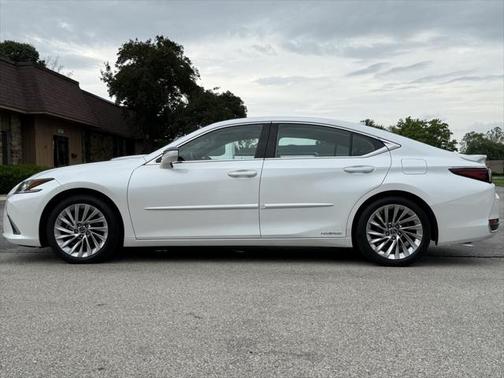 2021 Lexus ES 300h Luxury