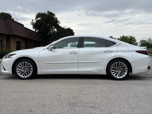 2021 Lexus ES 300h Luxury