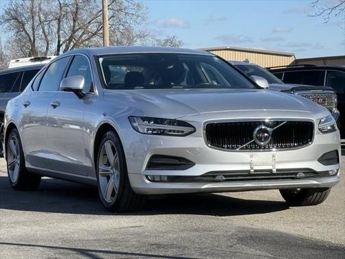 2018 Volvo S90 T5 Momentum