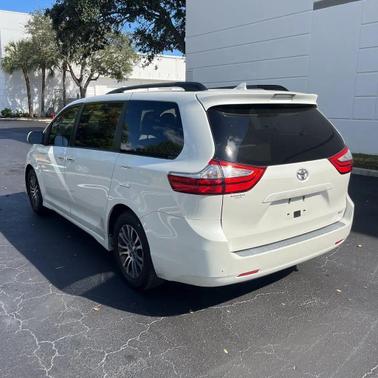 2018 Toyota Sienna XLE