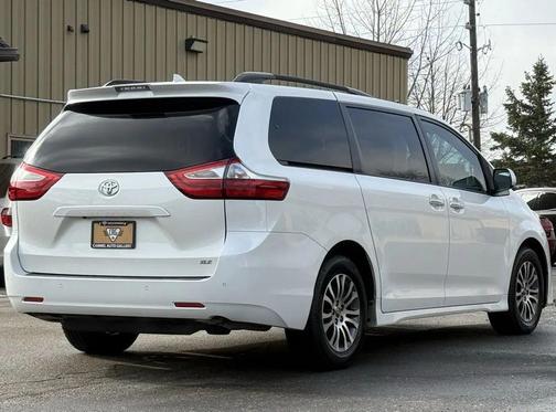 2018 Toyota Sienna XLE