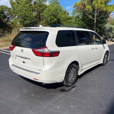2018 Toyota Sienna XLE
