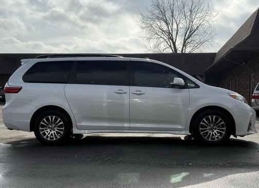 2018 Toyota Sienna XLE