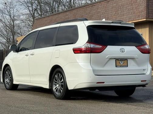 2018 Toyota Sienna XLE