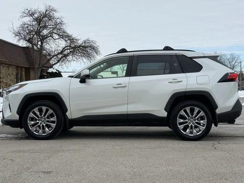 2022 Toyota RAV4 XLE Premium