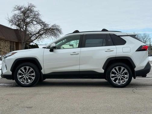 2022 Toyota RAV4 XLE Premium