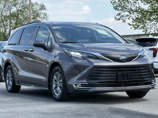 2021 Toyota Sienna XLE 8 Passenger