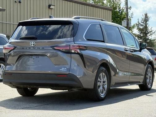 2021 Toyota Sienna XLE 8 Passenger