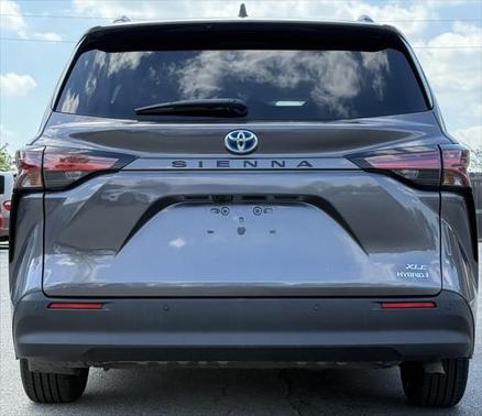 2021 Toyota Sienna XLE 8 Passenger