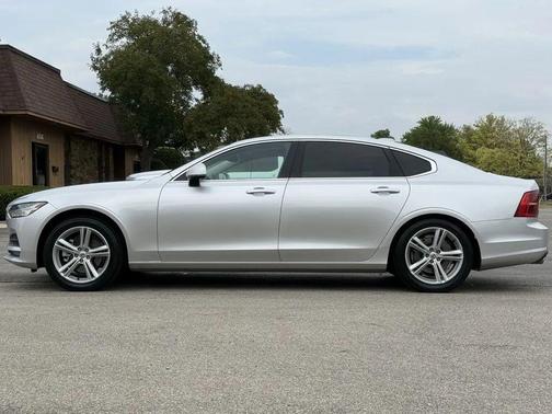 2018 Volvo S90 T5 Momentum