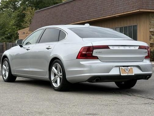 2018 Volvo S90 T5 Momentum