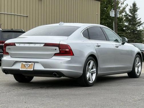 2018 Volvo S90 T5 Momentum