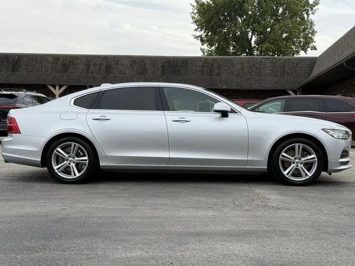 2018 Volvo S90 T5 Momentum