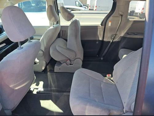 2020 Toyota Sienna SE