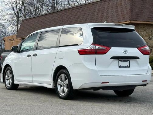 2020 Toyota Sienna SE
