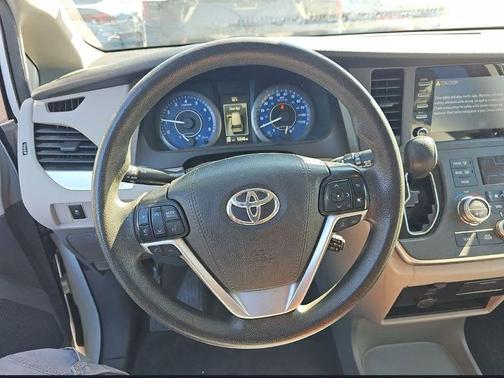 2020 Toyota Sienna SE
