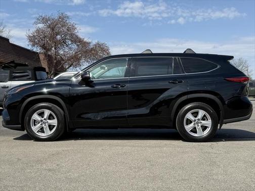 2022 Toyota Highlander LE