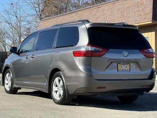 2020 Toyota Sienna LE