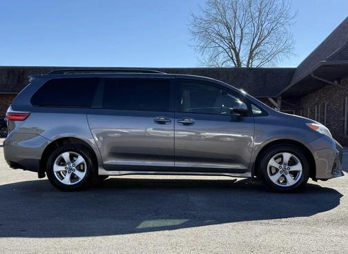 2020 Toyota Sienna LE
