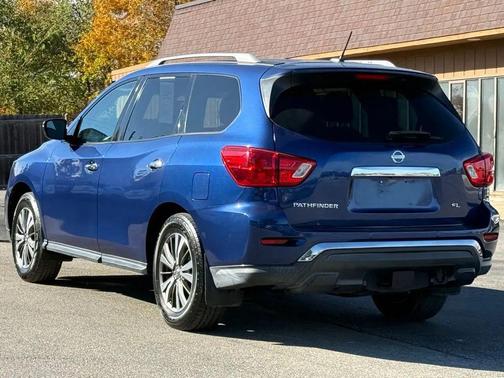2017 Nissan Pathfinder SV