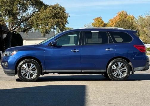 2017 Nissan Pathfinder SV