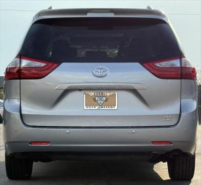 2017 Toyota Sienna XLE Premium