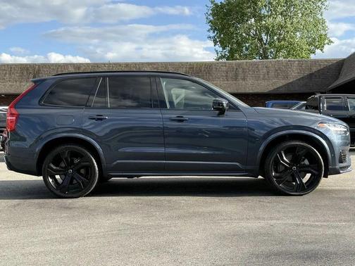 2022 Volvo XC90 Recharge Plug-In Hybrid T8 R-Design 7 Passenger