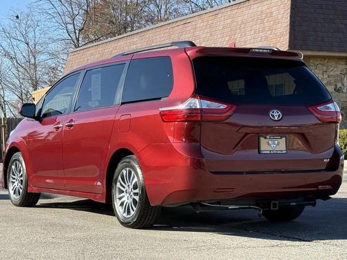 2018 Toyota Sienna LE