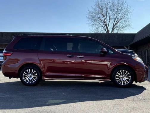 2018 Toyota Sienna LE