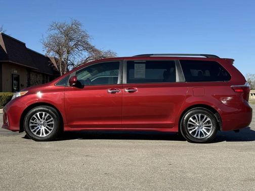 2018 Toyota Sienna LE