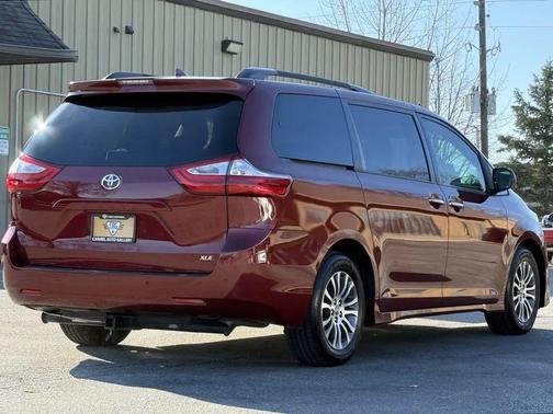2018 Toyota Sienna LE