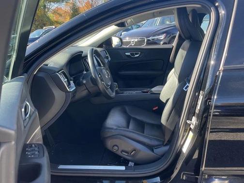 2020 Volvo S60 T5 Momentum