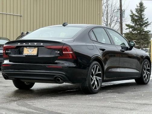 2020 Volvo S60 T5 Momentum