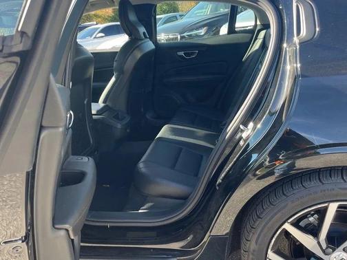 2020 Volvo S60 T5 Momentum