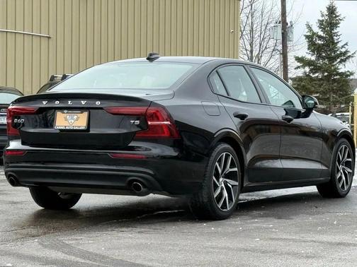 2020 Volvo S60 T5 Momentum