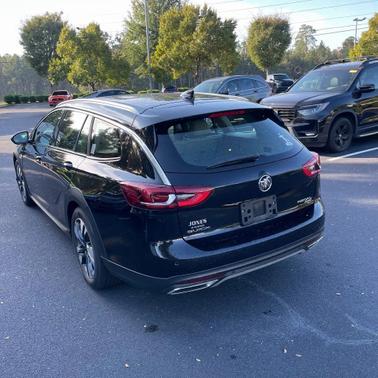 2018 Buick Regal TourX Essence
