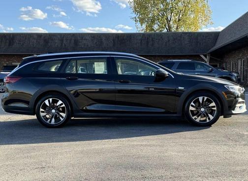 2018 Buick Regal TourX Essence