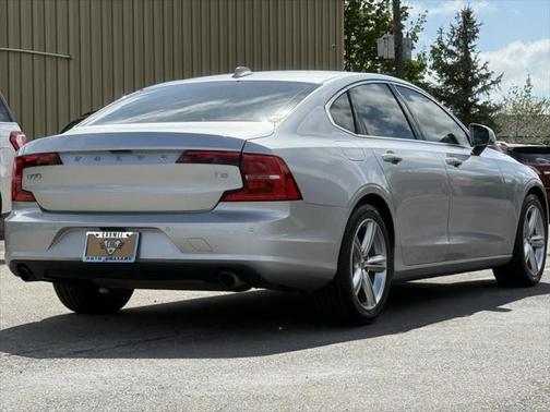 2017 Volvo S90 T5 Momentum