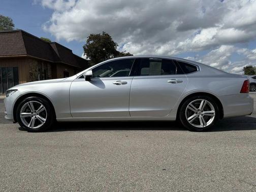 2017 Volvo S90 T5 Momentum
